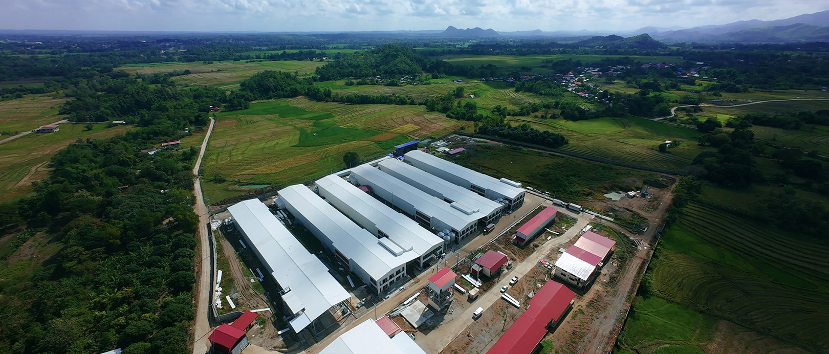Proyecto de cultivo en jaulas de ponedoras en Filipinas